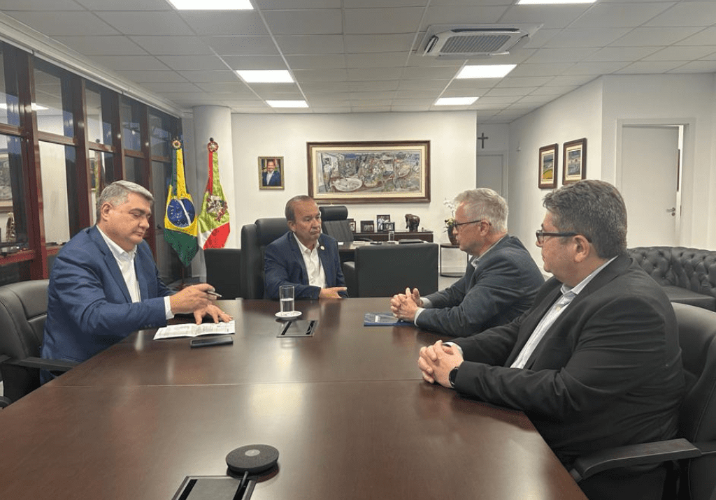 Fetrancesc se reune com Governador de SC e o deputado Antidio Lunelli para tratar sobre a infraestrutura rodoviária do Estado