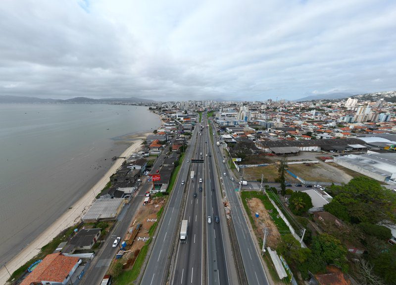 Obras para construção de passarela alteram o trânsito na BR-101, em São José/SC