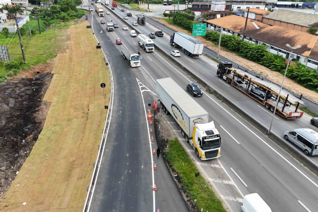 Liberadas duas alças de acesso na intersecção da Rodovia Antônio Heil com a BR-101