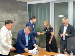 Deputado Altair Silva assina convêncio