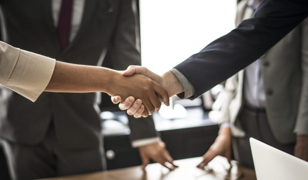 Acordo coletivo Negociação coletiva Mãos dadas Negócios Executivos Soluções Jurídico Imagem de rawpixel.com no Freepik