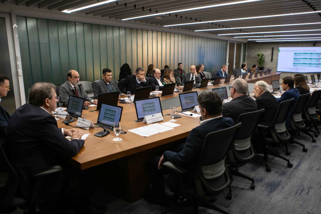 COFEM recebe Secretário da Fazenda e presidente do TAT