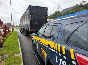 prisão de motorista roubo de cargas. foto: prf