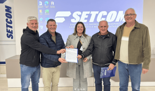 Setcom e SEST-SENAT solicitam apoio para asfaltamento da Rua Alberto Slongo, em Concórdia Foto: SETCOM