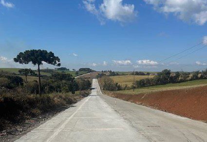 Novo trecho em piso rígido na SC-305. (foto: Ricardo Saporiti)