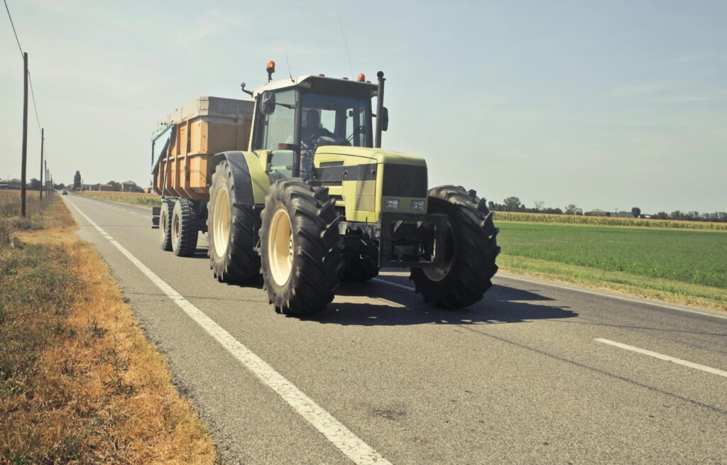 Sancionada lei que disciplina trânsito de máquinas agrícolas nas rodovias estaduais