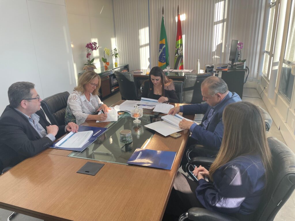 Fetrancesc apresenta projeto Motorista de Futuro à Secretaria de Educação