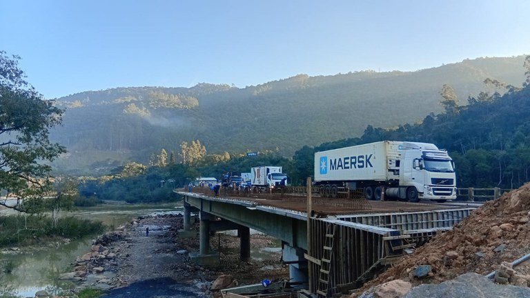 O Departamento Nacional de Infraestrutura de Transportes (DNIT) concluiu cerca de 84% da reabilitação estrutural da ponte sobre o Rio Itajaí-Açu II, localizada no km 111 da BR-470/SC, entre os municípios de Ibirama e Apiúna. 03/09/25. Foto: DNIT
