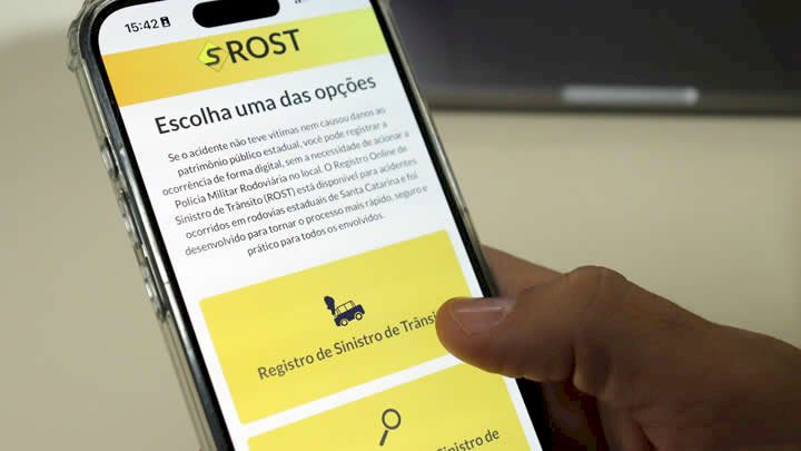Novo sistema digital para registro de sinistros de trânsito é lançado em Santa Catarina. A Polícia Militar de Santa Catarina (PMSC), por meio do Comando de Polícia Militar Rodoviária (CPMRv) e a Secretaria de Estado da Infraestrutura e Mobilidade (SIE) lançaram, oficialmente, nesta segunda-feira, 1º de setembro, o Registro Online de Sinistro de Trânsito (ROST), uma evolução do antigo Registro Online de Acidentes de Trânsito (ROAT). Foto: PMSC
