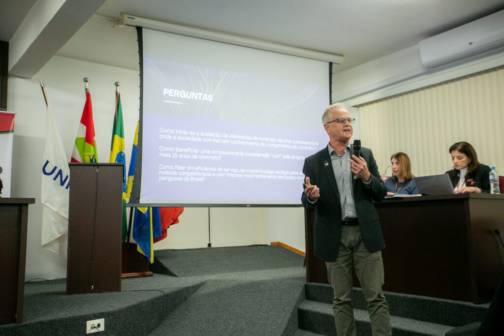 BR 101 Norte é tema de Audiência Pública da Alesc, em Itajaí. Presidente Dagnor Schneider apresenta dados do TRC. 27/10/2025 Foto: Jeferson Baldo/Alesc
