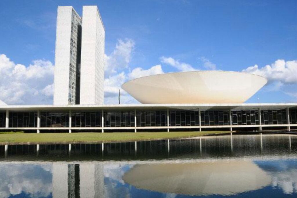 Câmara dos deputados aprova emenda que suspende CNPJ de empresas envolvidas na receptação de carga roubada
