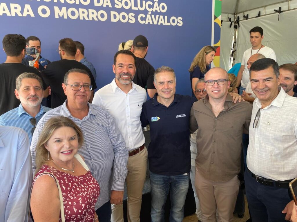Fetrancesc com o ministro Renan Filho. Foto: Bruna Bernardes