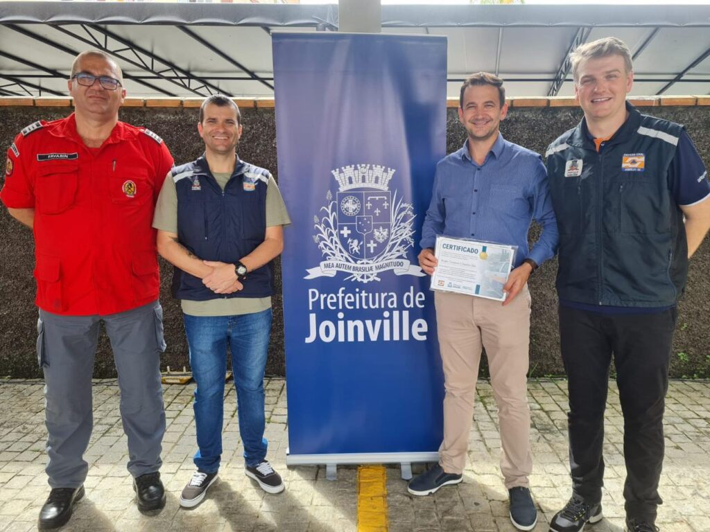 Defesa Civil de Joinville homenageia a COMJOVEM