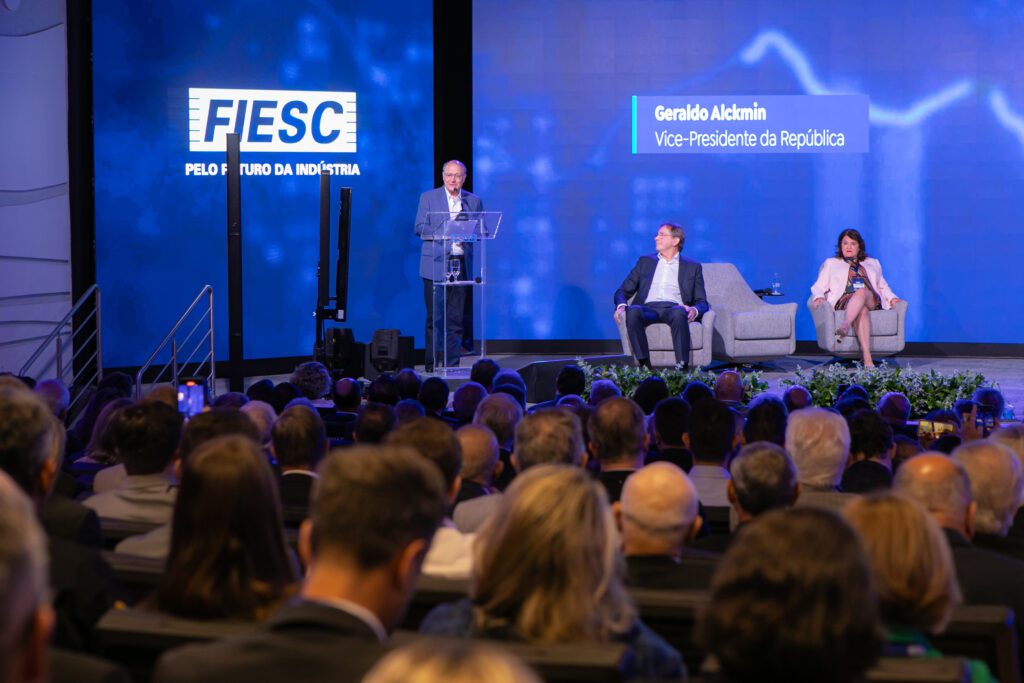 Fetrancesc participa de evento na Fiesc com o vice-presidente da República