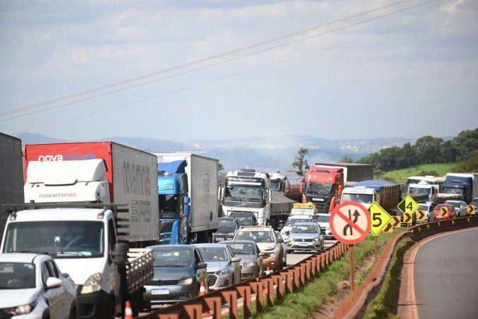 PRF restringe circulação de veículos pesados em 20 dias de 2024