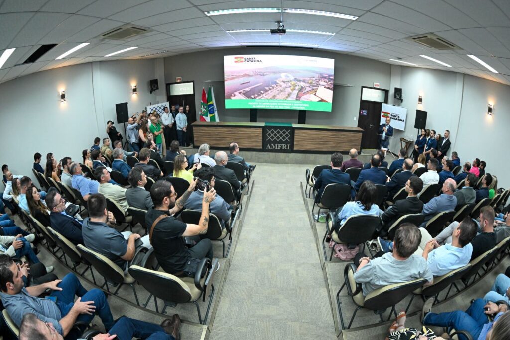 Governo assina protocolo de intenções para projeto de túnel imerso entre Itajaí e Navegantes