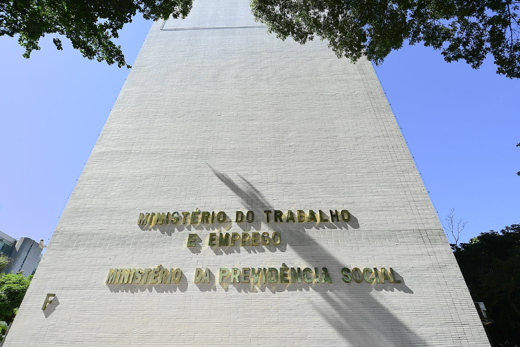 Governo oficializa suspensão do início da vigência para nova NR-01