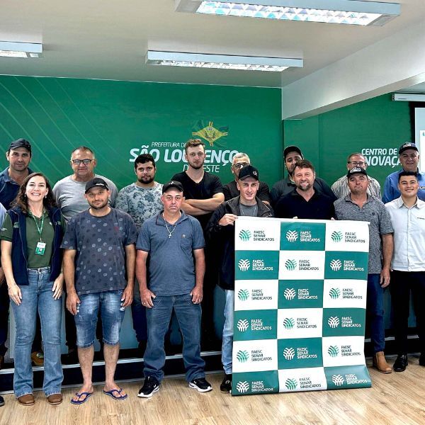 Formação das primeiras turmas da parceria entre Sistema Faesc/Senar, Fetrancesc e SEST SENAT vai capacitar produtores rurais sobre legislação do transporte agrícola Foto: Faesc Abril/2025
