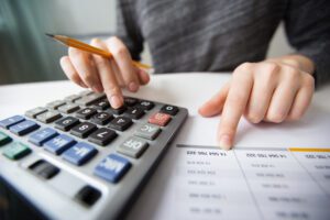 Calculadora, negócios, finanças, economia, contas, contador, planilha, gastos, custos katemangostar/Freepik