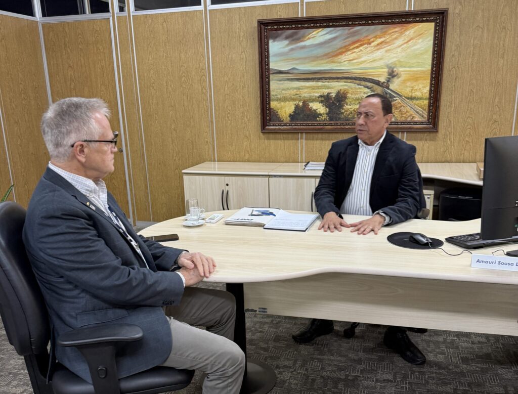 O presidente da Fetrancesc, Dagnor Schneider, fez uma visita institucional nesta segunda-feira, 25, ao novo superintendente do DNIT/SC, o engenheiro Amauri Sousa Lima. Durante o encontro, na sede do departamento em Florianópolis, o superintendente afirmou que o órgão tem o desafio de trabalhar com quase metade do orçamento dos últimos dois anos, quando Santa Catarina recebeu investimentos superiores a R$ 1 bilhão. 25/08/2025 Foto: Fetrancesc