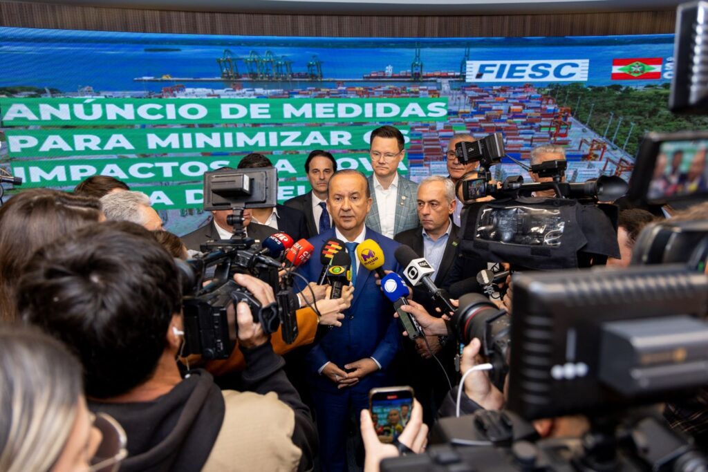 Governador Jorginho Mello definiu ações tributárias e financeiras para proteger empregos e manter a competitividade dos exportadores catarinenses. Fotos: Roberto Zacarias/Secom GOVSC
