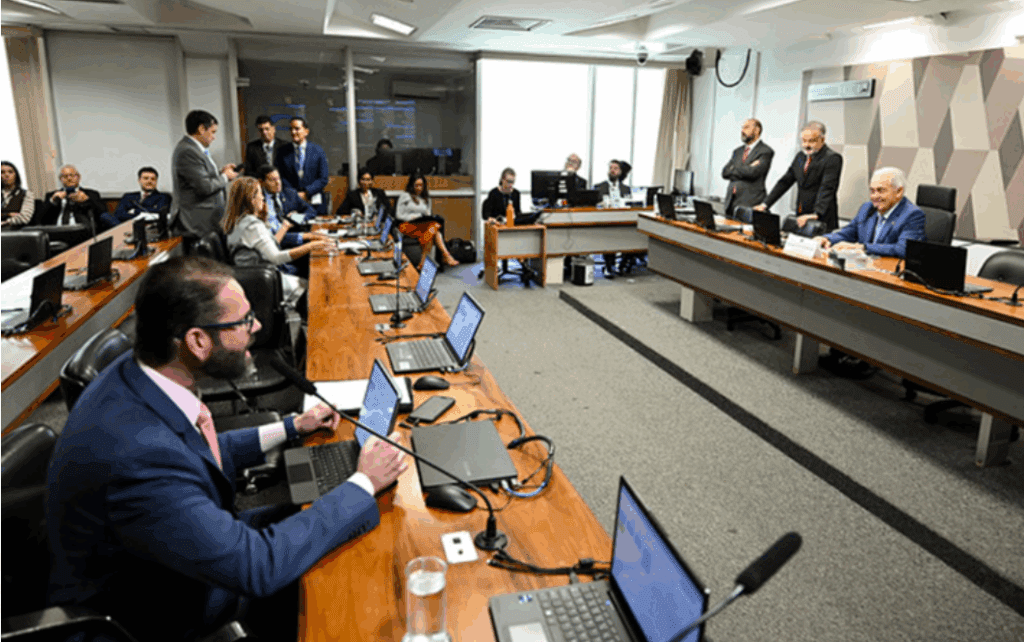 CNT apresenta contribuições à PEC 22/2025 sobre descanso e fiscalização de motoristas