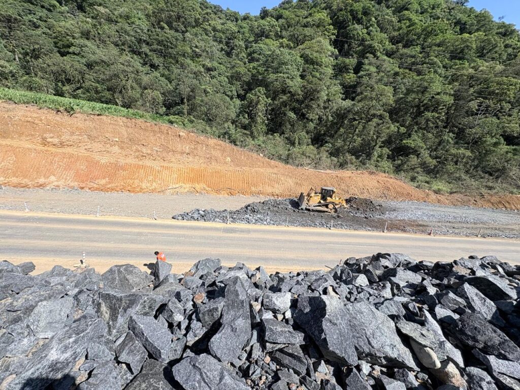 Obras das áreas de escape na Serra Dona Francisca chegam a 50% de execução